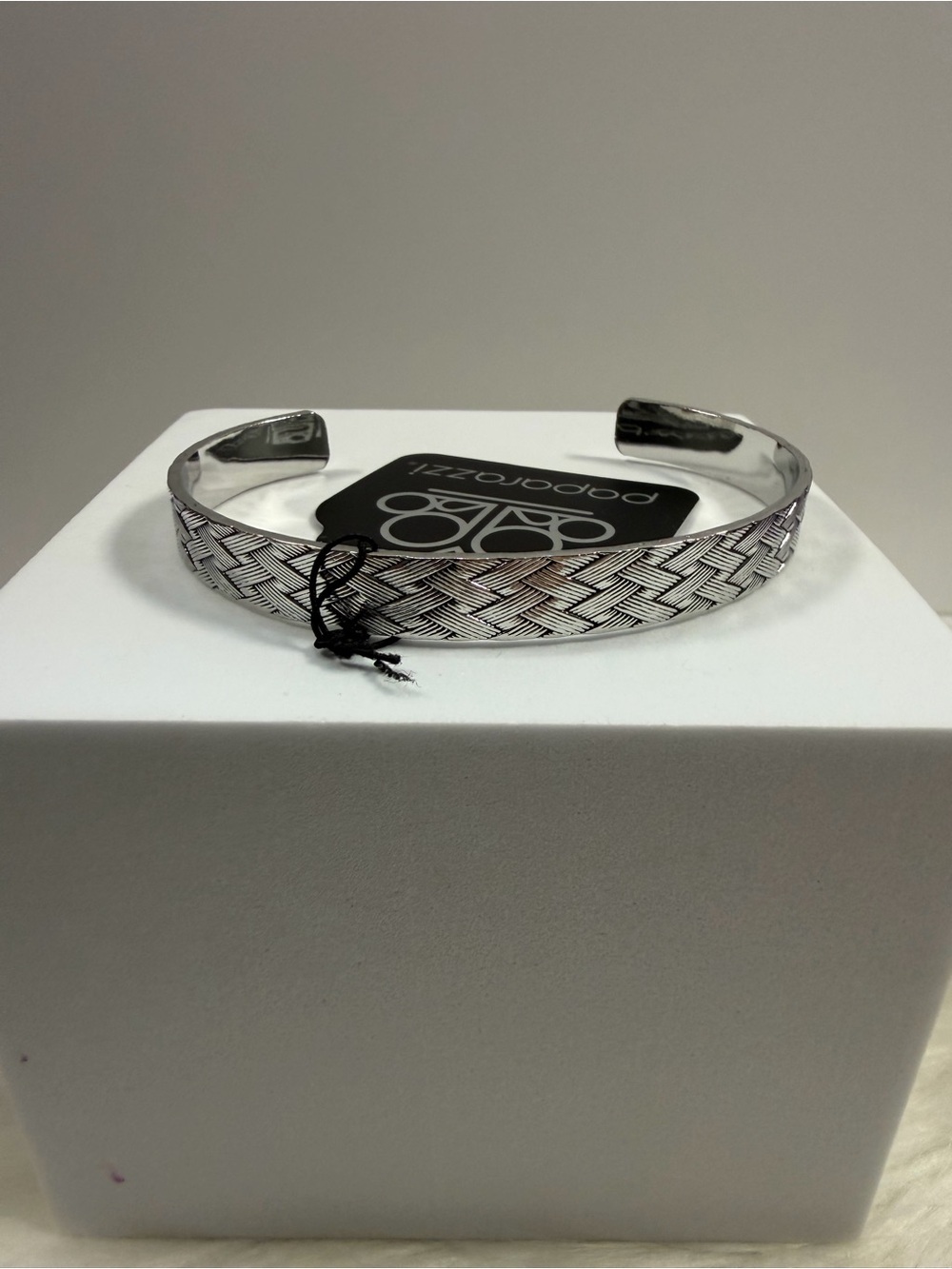 🩷5/$10🩷 Paparazzi Silver Textured Woven Cuff Bracelet